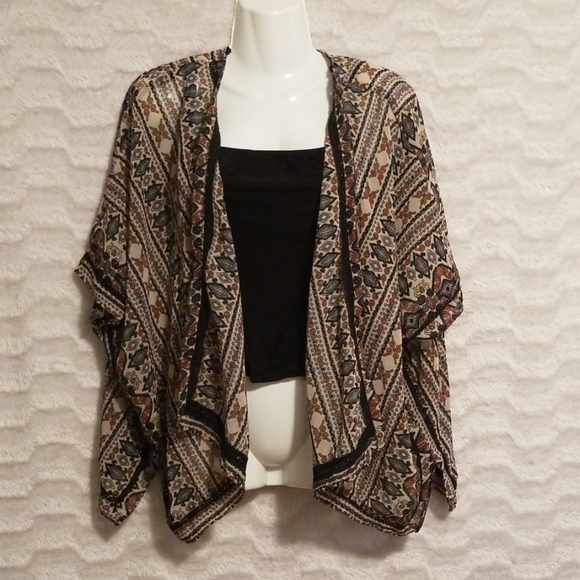 Light Tribal Throw over - Picture 1 of 4